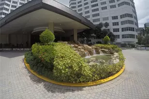 801 Brickell Bay Dr, Miami, FL 33131 - Photo 2