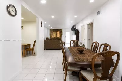 572 E 38th St, Hialeah, FL 33013 - Photo 12