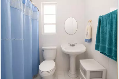 572 E 38th St, Hialeah, FL 33013 - Photo 18