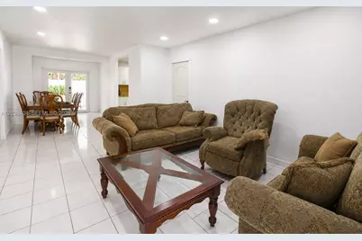 572 E 38th St, Hialeah, FL 33013 - Photo 8