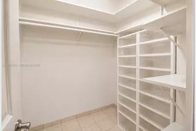 572 E 38th St, Hialeah, FL 33013 - Photo 18