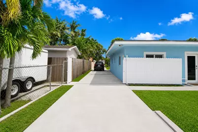 572 E 38th St, Hialeah, FL 33013 - Photo 4