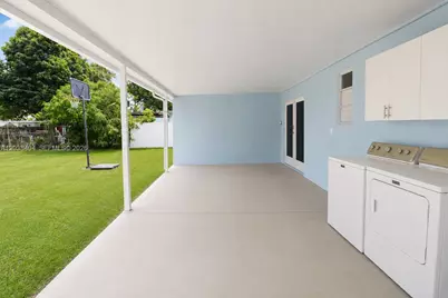 572 E 38th St, Hialeah, FL 33013 - Photo 24