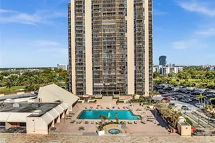 20379 W Country Club Dr, Aventura, FL 33180 - Photo 14