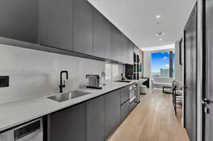 20 NE 11th St, Miami, FL 33132 - Photo 22