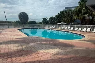 9375 Fontainebleau Blvd, Miami, FL 33172 - Photo 8