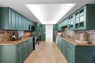 1800 NE 114th St, Miami, FL 33181 - Photo 14