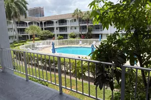 541 Blue Heron Dr, Hallandale Beach, FL 33009 - Photo 10