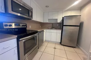 100 Bayview Dr, Sunny Isles Beach, FL 33160 - Photo 6