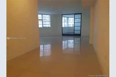 801 Brickell Bay Dr #765, Miami, FL 33131 - Photo 6