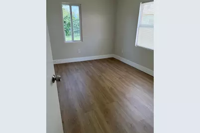2154 NW 50th St, Miami, FL 33142 - Photo 12