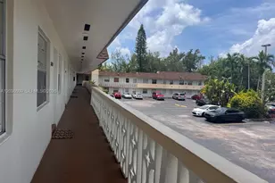1860 Venice Park Dr, North Miami, FL 33181 - Photo 1
