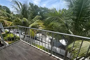 1860 Venice Park Dr, North Miami, FL 33181 - Photo 4
