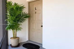 1044 S Independence Dr, Homestead, FL 33034 - Photo 2