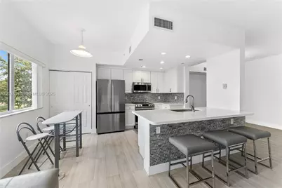 7715 Yardley Dr #303, Tamarac, FL 33321 - Photo 2