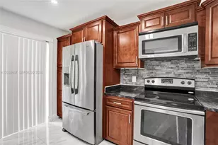 9540 NW 65th St, Tamarac, FL 33321 - Photo 10