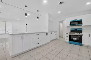 258 SW 8th St, Dania Beach, FL 33004 - Photo 2