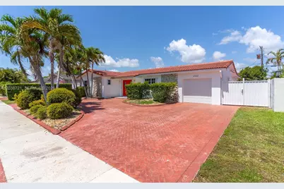 1720 SW 98th Ct, Miami, FL 33165 - Photo 2