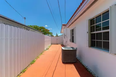 1720 SW 98th Ct, Miami, FL 33165 - Photo 32