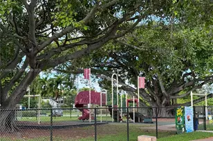 610 NE 2nd St, Dania Beach, FL 33004 - Photo 2