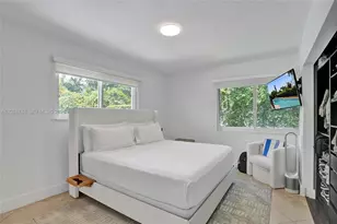 2025 Alamanda Dr, North Miami, FL 33181 - Photo 18