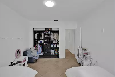 2025 Alamanda Dr, North Miami, FL 33181 - Photo 24