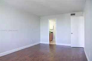 482 NW 165th St Rd, Miami, FL 33169 - Photo 18
