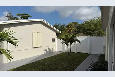 220 NW 12th St #4, Pompano Beach, FL 33060 - Photo 1