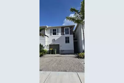 834 SE 16th Ct, Homestead, FL 33034 - Photo 2
