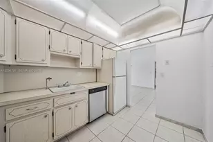 300 Bayview Dr, Sunny Isles Beach, FL 33160 - Photo 14