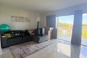9375 Fontainebleau Blvd, Miami, FL 33172 - Photo 4