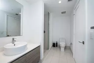 121 NE 34th St, Miami, FL 33137 - Photo 10