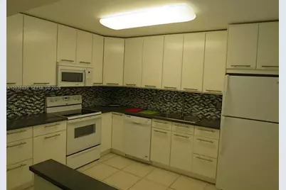 205 Lakeview Dr #202, Weston, FL 33326 - Photo 2