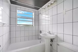 1020 SW 7th St, Miami, FL 33130 - Photo 10