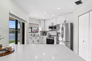 11010 SW 13th St, Pembroke Pines, FL 33025 - Photo 14
