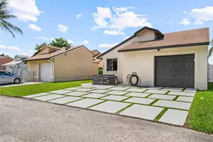 11010 SW 13th St, Pembroke Pines, FL 33025 - Photo 4