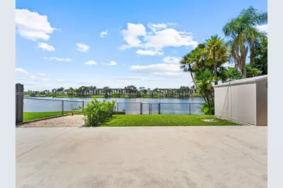 11010 SW 13th St, Pembroke Pines, FL 33025 - Photo 24