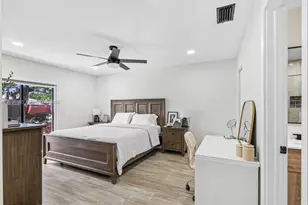 11010 SW 13th St, Pembroke Pines, FL 33025 - Photo 16