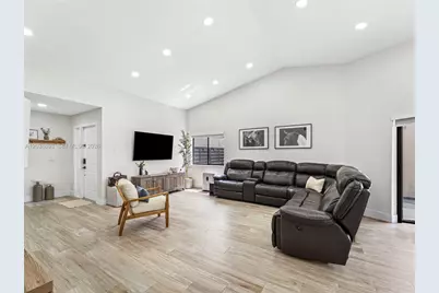 11010 SW 13th St, Pembroke Pines, FL 33025 - Photo 10