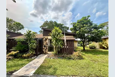 416 Briarwood Cir #2-24, Hollywood, FL 33024 - Photo 1