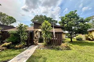 416 Briarwood Cir, Hollywood, FL 33024 - Photo 1