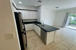 35 SE 3rd Ave, Hallandale Beach, FL 33009 - Photo 4