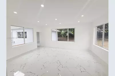 2530 NW 111th St, Miami, FL 33167 - Photo 14