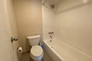 3401 N Country Club Dr, Aventura, FL 33180 - Photo 8