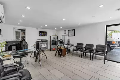 2729 NW 56th St, Miami, FL 33142 - Photo 6