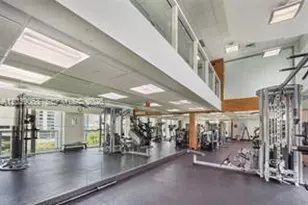 31 SE 5th St, Miami, FL 33131 - Photo 8