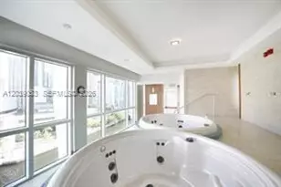 31 SE 5th St, Miami, FL 33131 - Photo 12