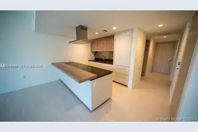 1000 Brickell Plz #4905, Miami, FL 33131 - Photo 6