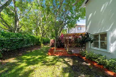 7482 NW 21st Ct, Pembroke Pines, FL 33024 - Photo 38