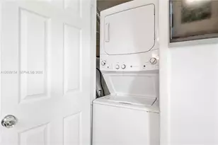 8270 NE 1st Pl, Miami, FL 33138 - Photo 28